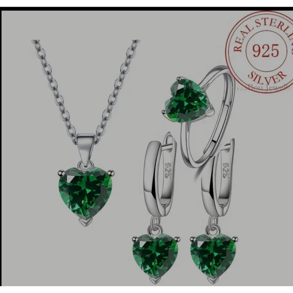 Sterling silver heart shaped zirconia’s in green. Earrings, necklace and ring.